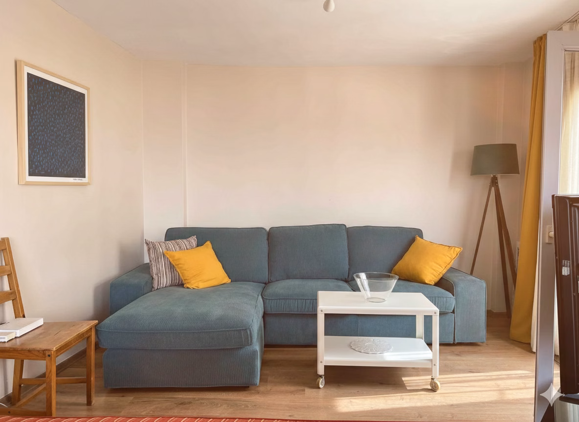 Gümüssuyu Airbnb Ruhsatlı Boğaz Manzaralı Satılık Ferah Daire · Boğaz manzarası ve salon · fotoğraf 4